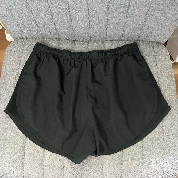 Nike Dri-Fit Women's Black Shorts - Picture 3 of 4